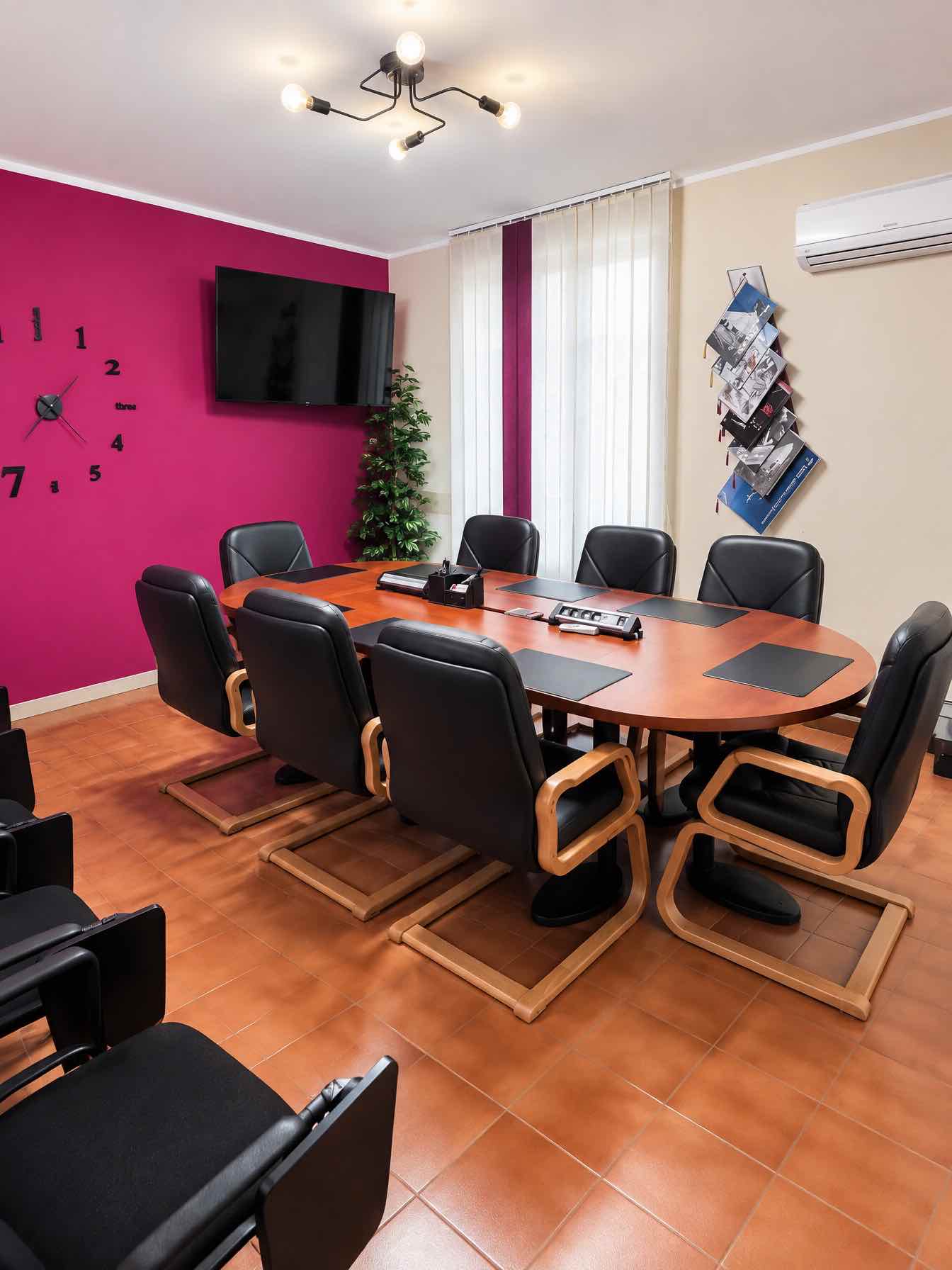 Sala riunioni dello Studio Legale Bongiovanni a Barcellona Pozzo di Gotto, in provincia di Messina